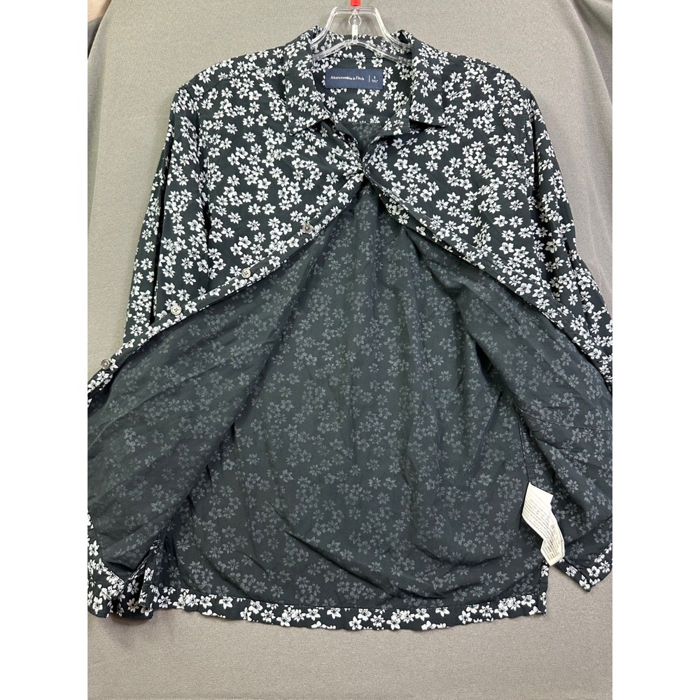Abercrombie & Fitch Women's Black White Floral Daisy Button Up Shirt size Small